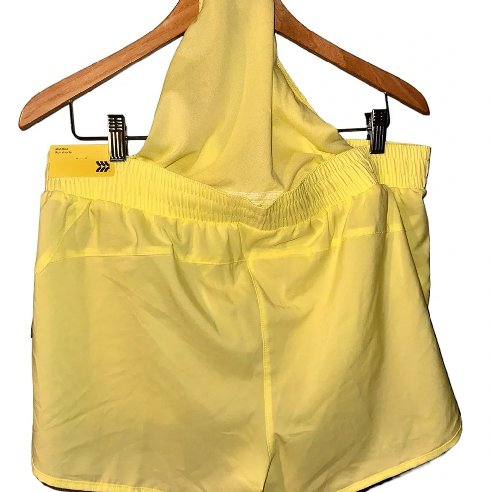 NWT Women's Mid-Rise Run Shorts 3